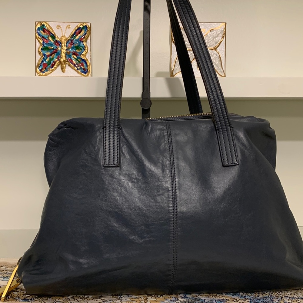 ♥️ Large Leather Fendi Shoulder Bag♥️ - Picture 5 of 17